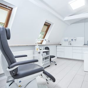 Як доглядати за лікувальним кріслом в ортопедичному кабінеті