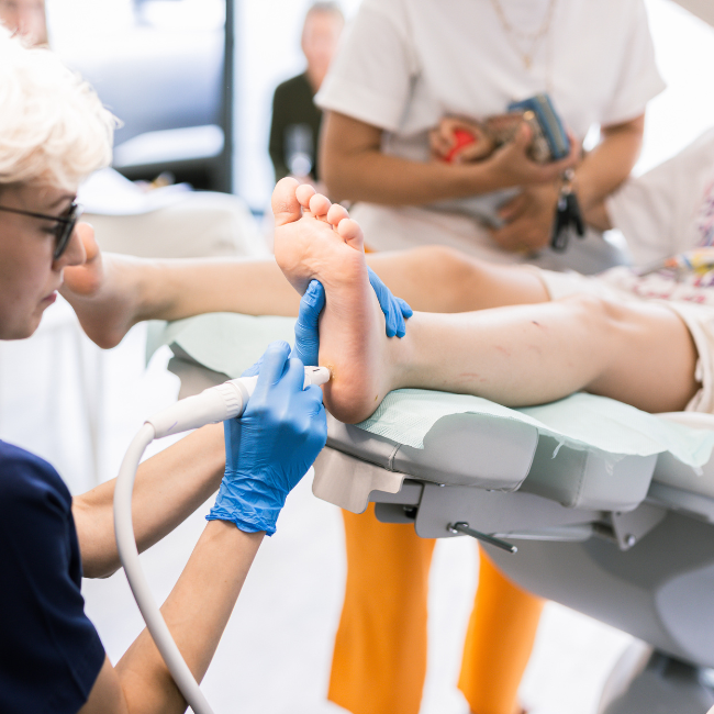 Fotel podologiczny – komfort dla pacjenta i specjalisty, na co zwrócić uwagę?
